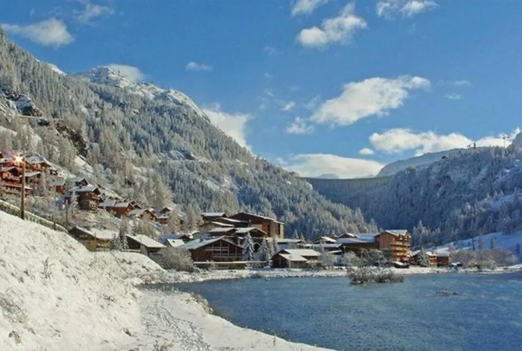 Powder Ridge - 6 Bedroom Chalet With Hot Tub Tignes France