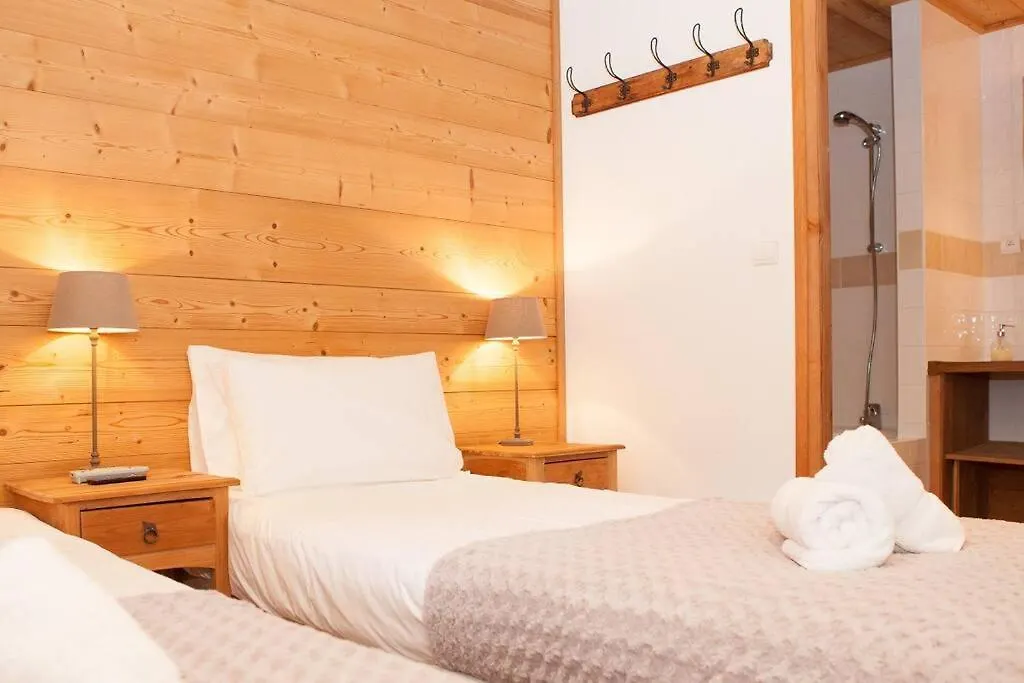 Powder Ridge - 6 Bedroom Chalet With Hot Tub 티뉴