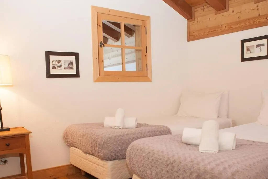 Powder Ridge - 6 Bedroom Chalet With Hot Tub 티뉴