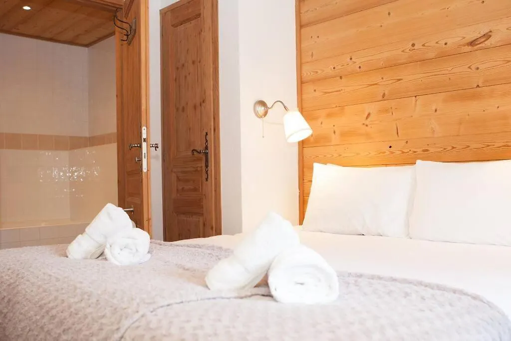 아파트 Powder Ridge - 6 Bedroom Chalet With Hot Tub 티뉴 프랑스