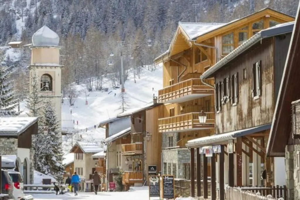 아파트 Powder Ridge - 6 Bedroom Chalet With Hot Tub 티뉴